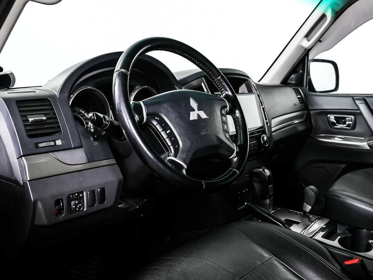 Mitsubishi Pajero б/у, 2015, Автоматическая. Фото: #11