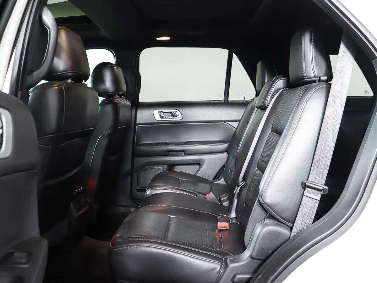 Ford Explorer б/у, 2012, Автоматическая. Фото: #11