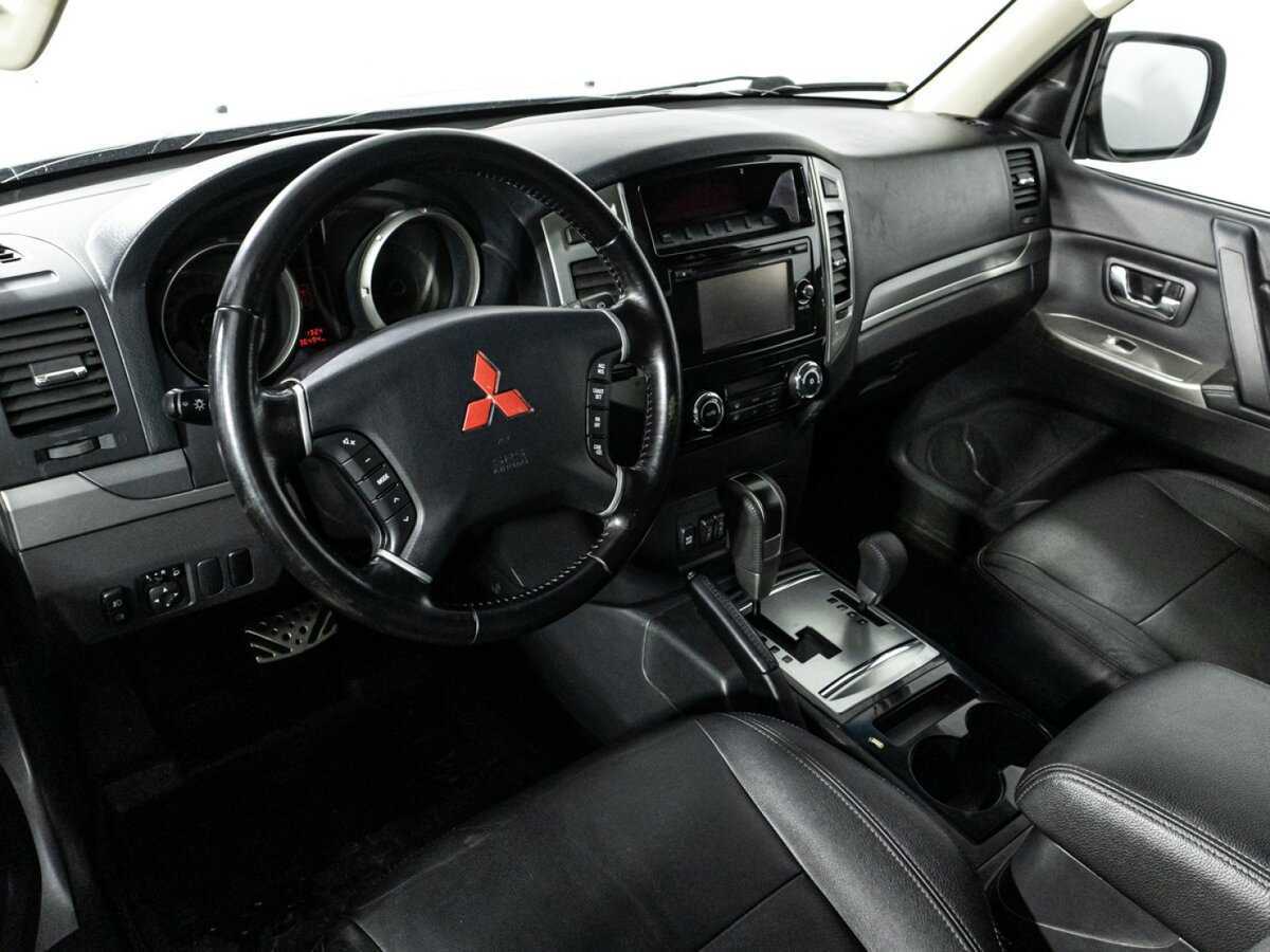 Mitsubishi Pajero б/у, 2015, Автоматическая. Фото: #8