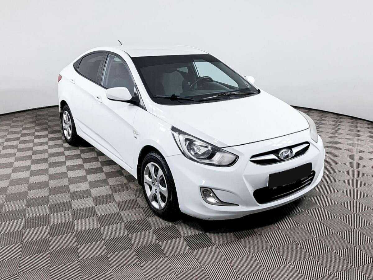 Hyundai Solaris б/у, 2013, Автоматическая. Фото: #2