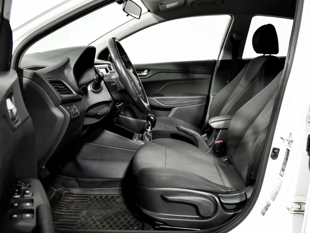 Hyundai Solaris б/у, 2018, Механическая. Фото: #9