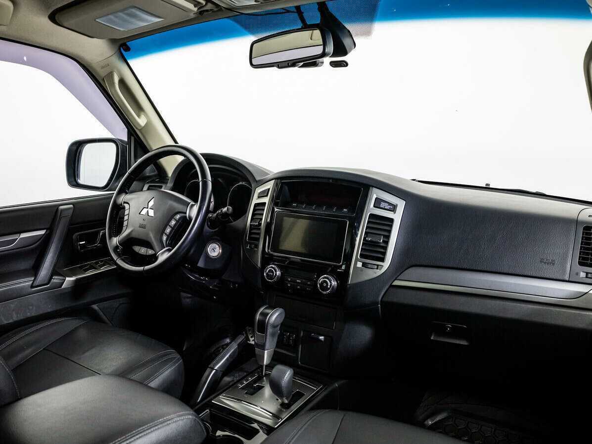 Mitsubishi Pajero б/у, 2017, Автоматическая. Фото: #8