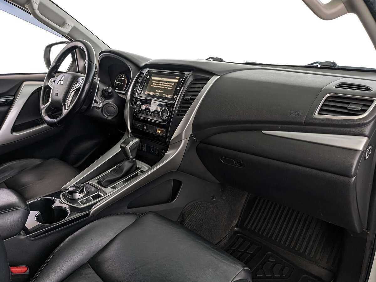 Mitsubishi Pajero Sport б/у, 2017, Автоматическая. Фото: #8