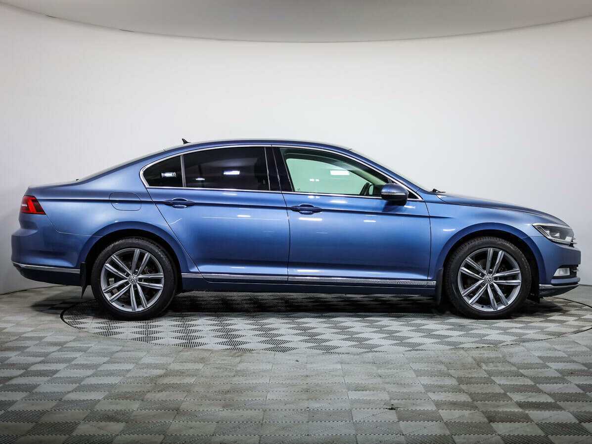 Volkswagen Passat б/у, 2017, Роботизированная. Фото: #2
