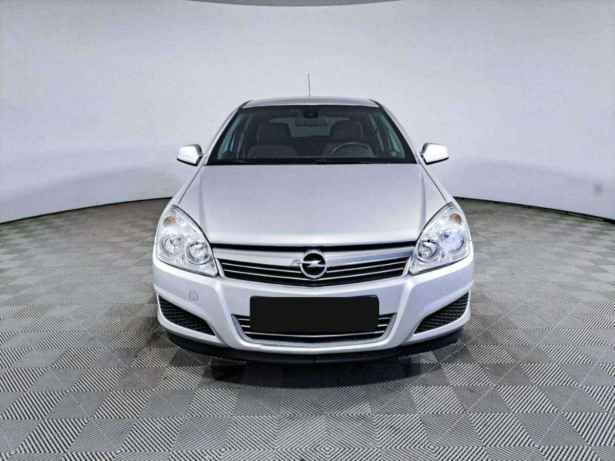 Opel Astra б/у, 2013, Механическая. Фото: #1