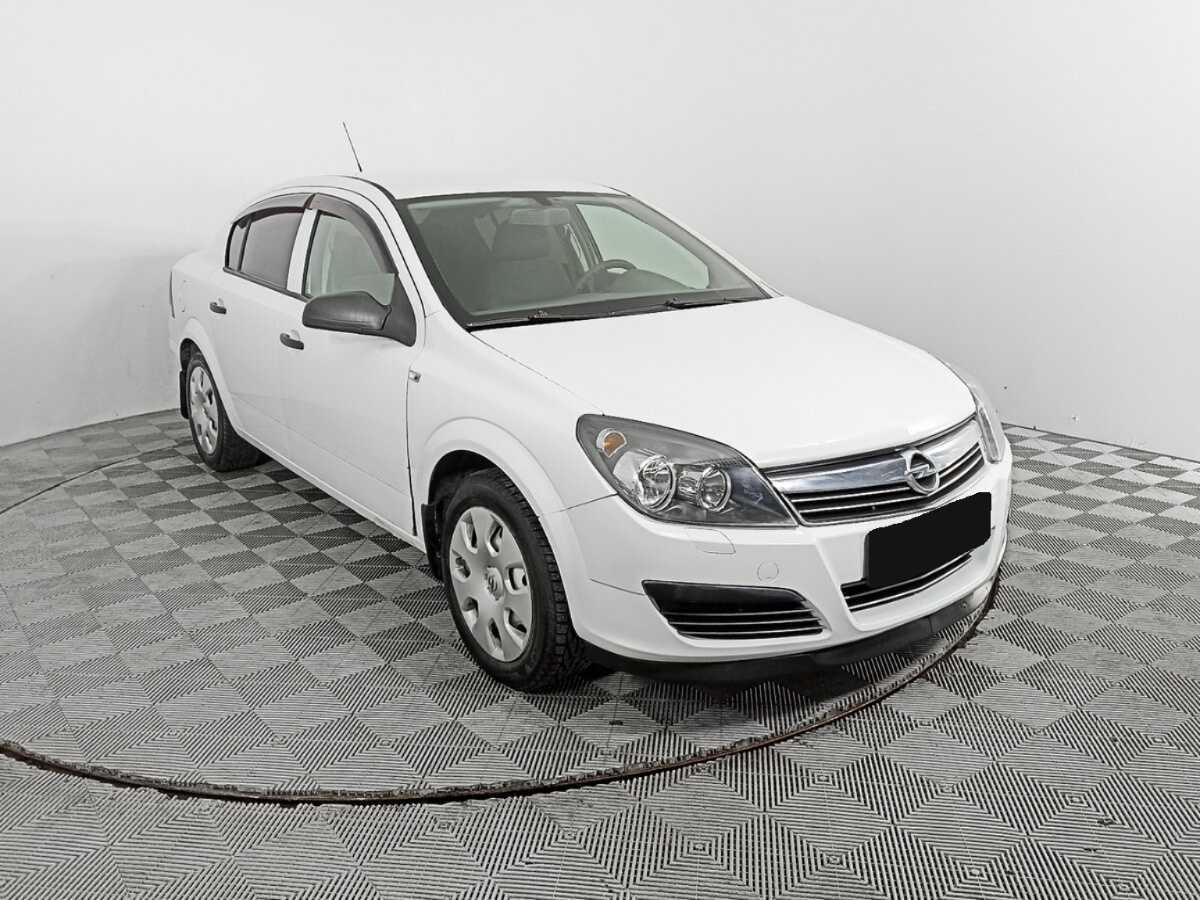 Opel Astra б/у, 2013, Механическая. Фото: #2