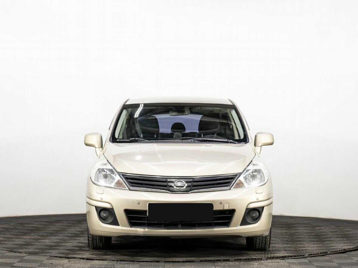 Nissan Tiida б/у, 2012, Механическая. Фото: #1