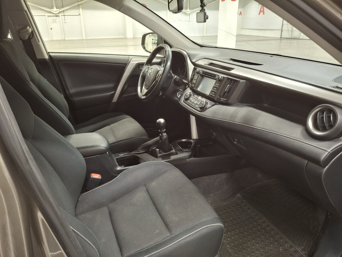 Toyota RAV4 б/у, 2015, Механическая. Фото: #9