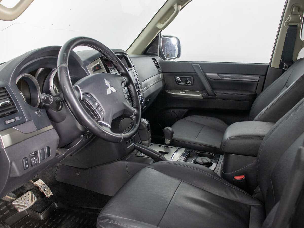 Mitsubishi Pajero б/у, 2017, Автоматическая. Фото: #10