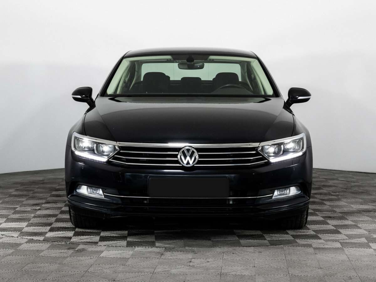 Volkswagen Passat б/у, 2018, Роботизированная. Фото: #2
