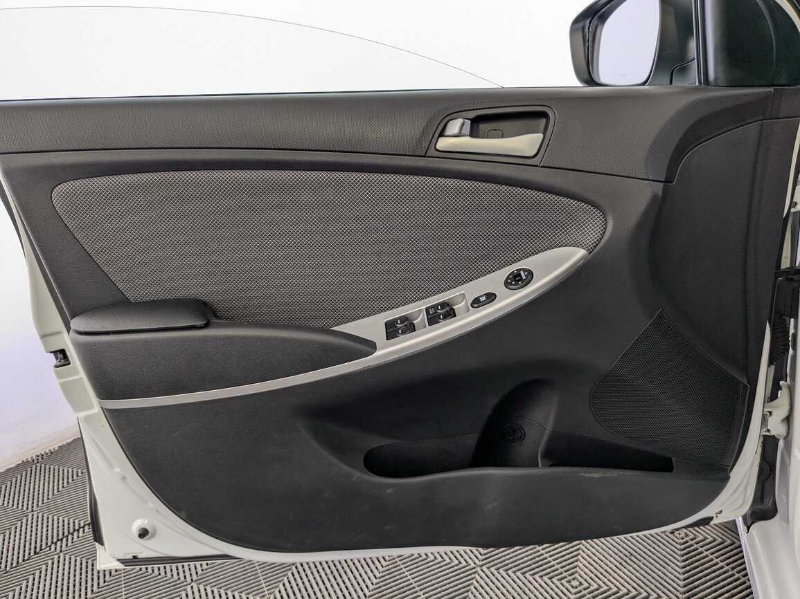 Hyundai Solaris б/у, 2013, Механическая. Фото: #15