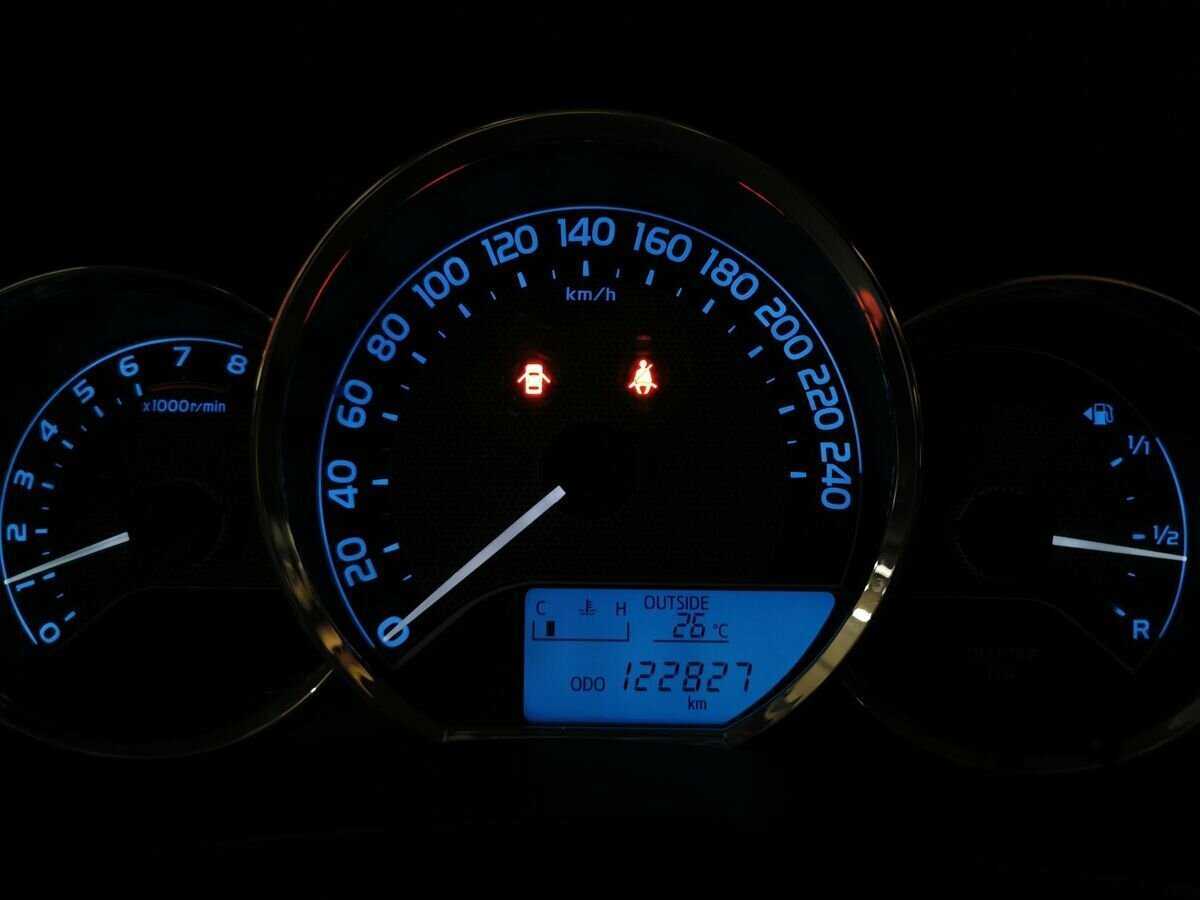 Toyota Corolla б/у, 2013, Механическая. Фото: #15