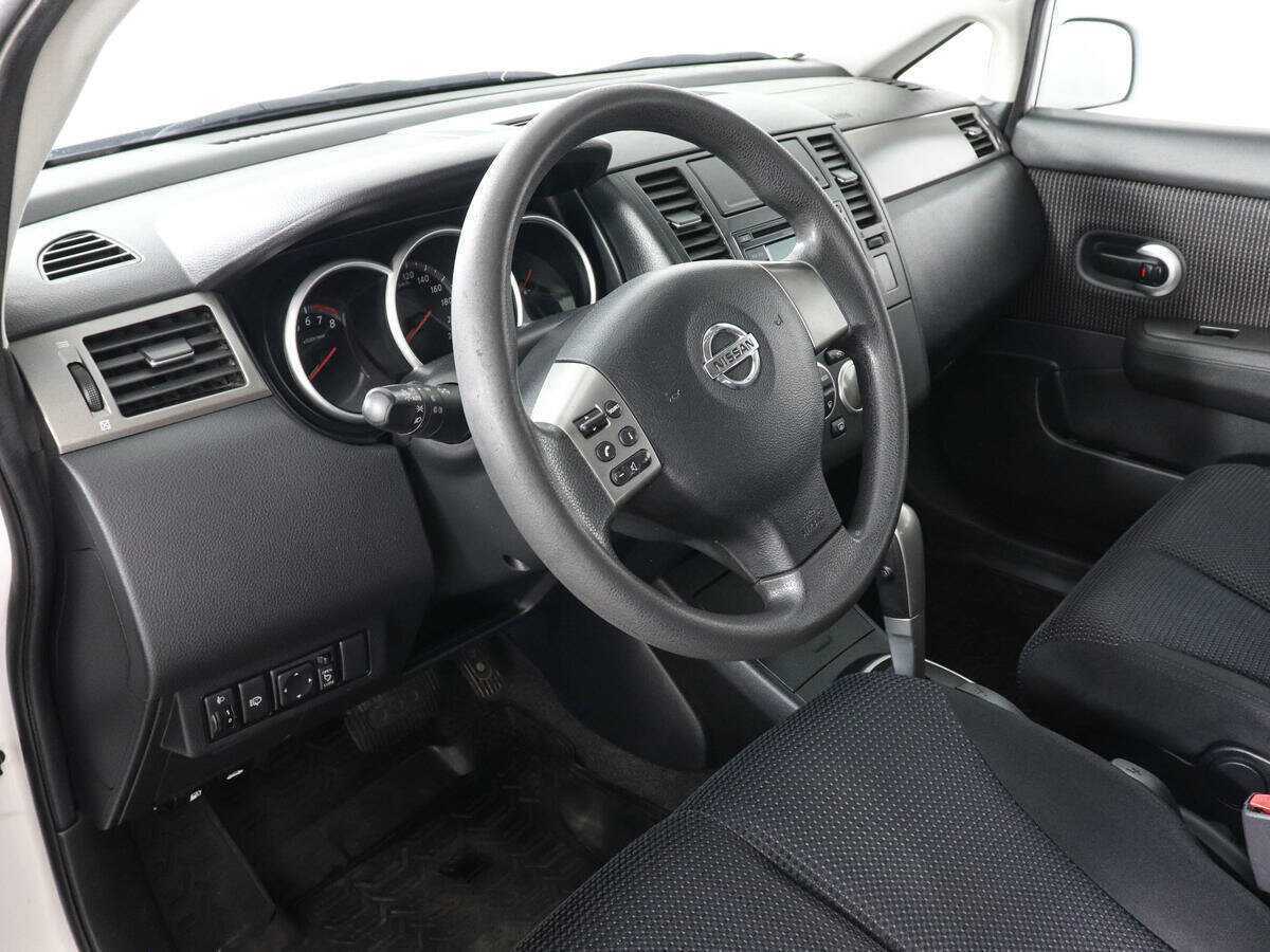 Nissan Tiida б/у, 2013, Автоматическая. Фото: #8