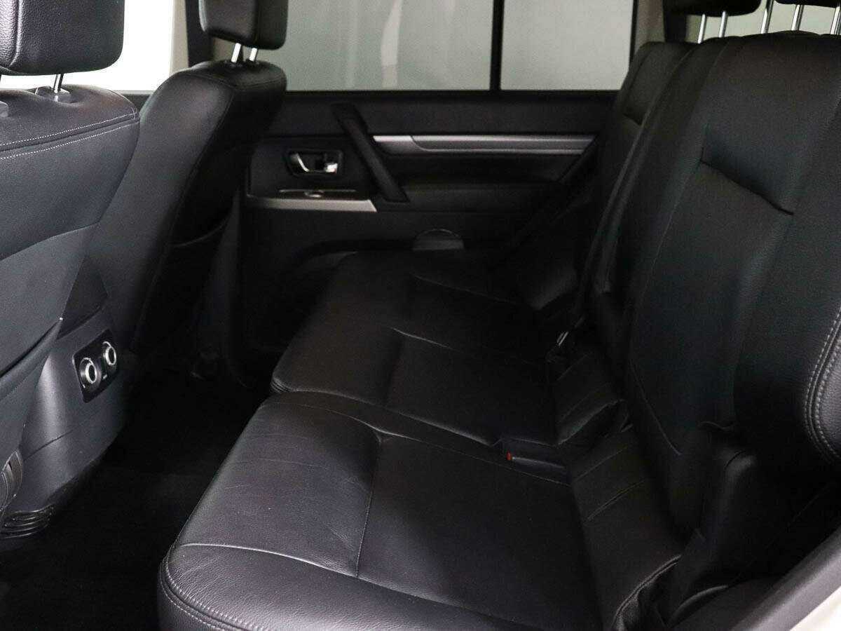 Mitsubishi Pajero б/у, 2015, Автоматическая. Фото: #5
