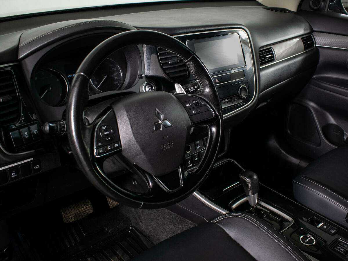 Mitsubishi Outlander б/у, 2018, Вариатор. Фото: #9