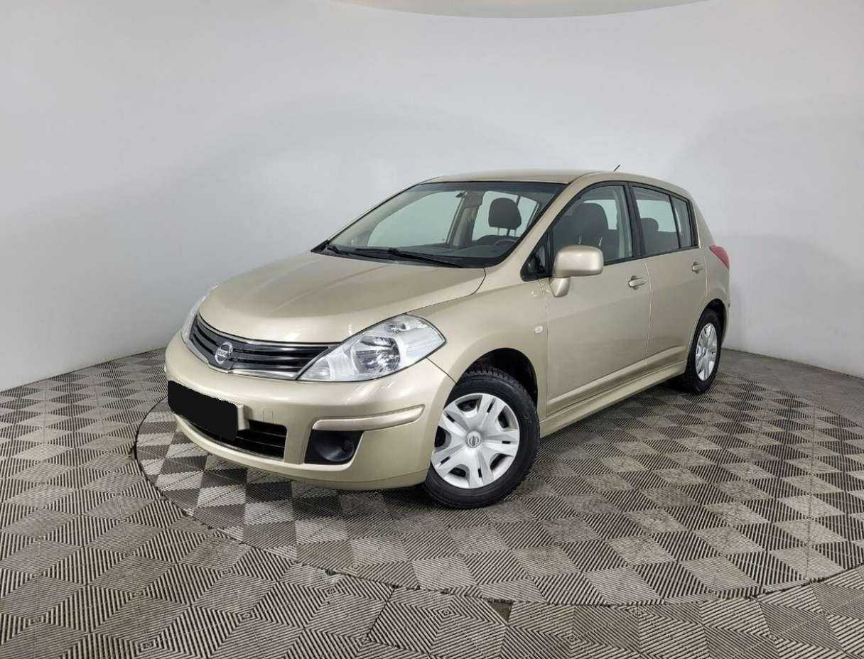 Nissan Tiida б/у, 2013, Механическая. Фото: #0