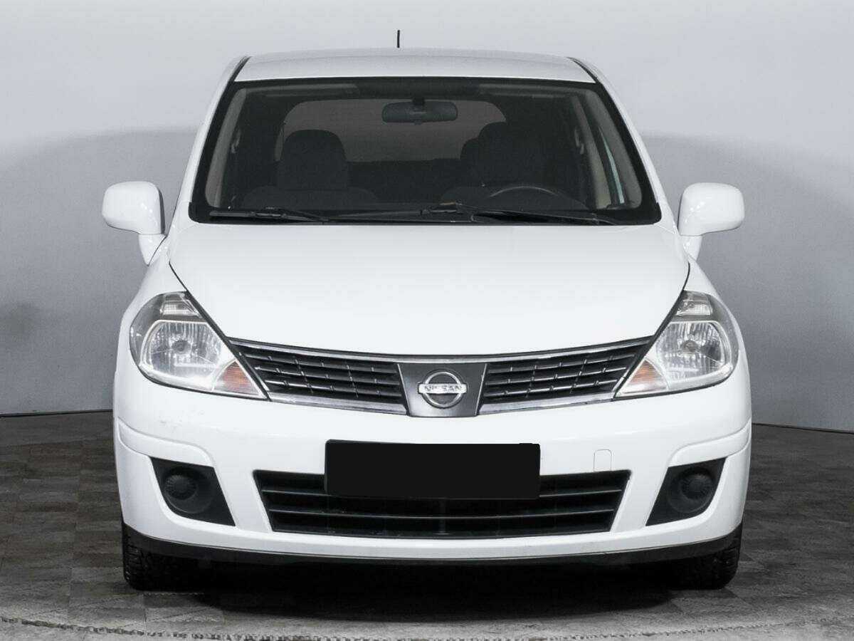Nissan Tiida б/у, 2013, Механическая. Фото: #1