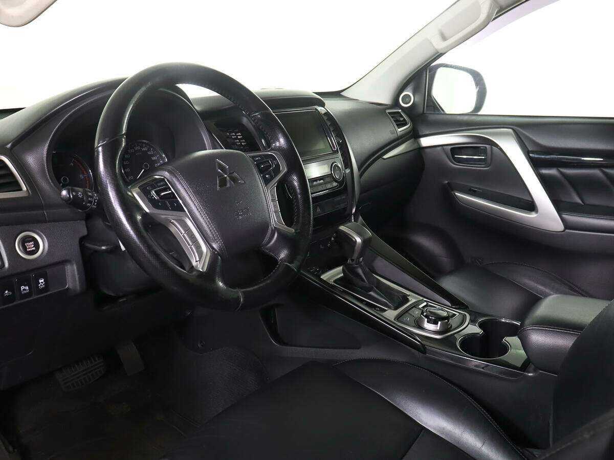 Mitsubishi Pajero Sport б/у, 2017, Автоматическая. Фото: #12
