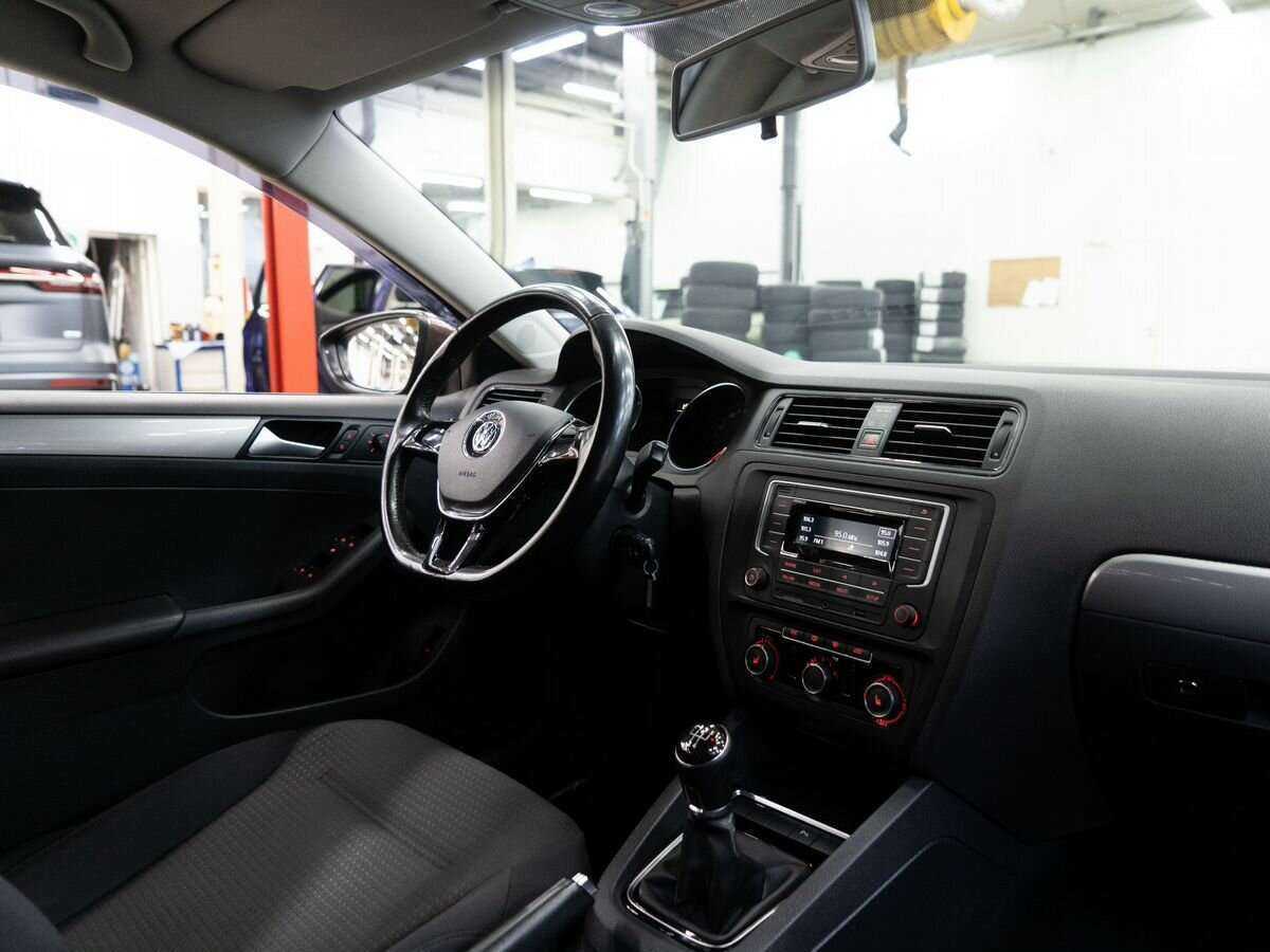 Volkswagen Jetta б/у, 2016, Механическая. Фото: #17