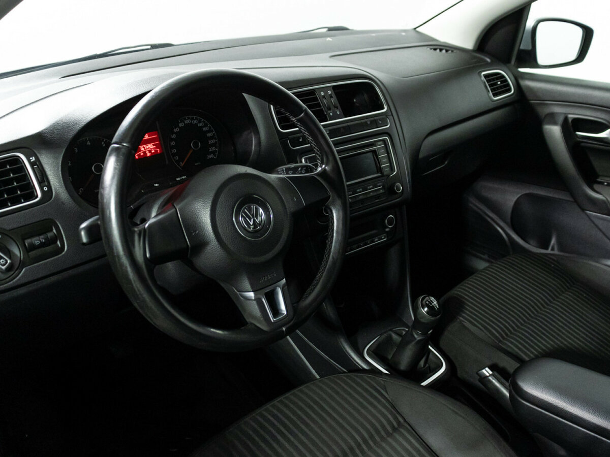 Volkswagen Polo б/у, 2013, Механическая. Фото: #10