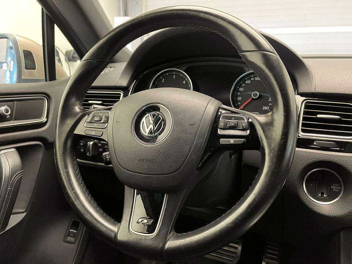 Volkswagen Touareg б/у, 2015, Автоматическая. Фото: #12