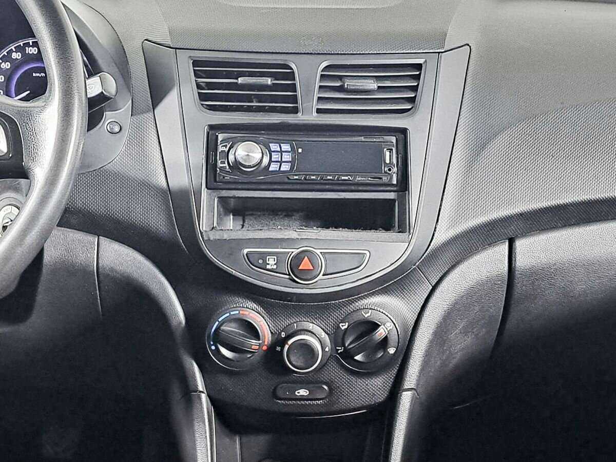 Hyundai Solaris б/у, 2012, Механическая. Фото: #10