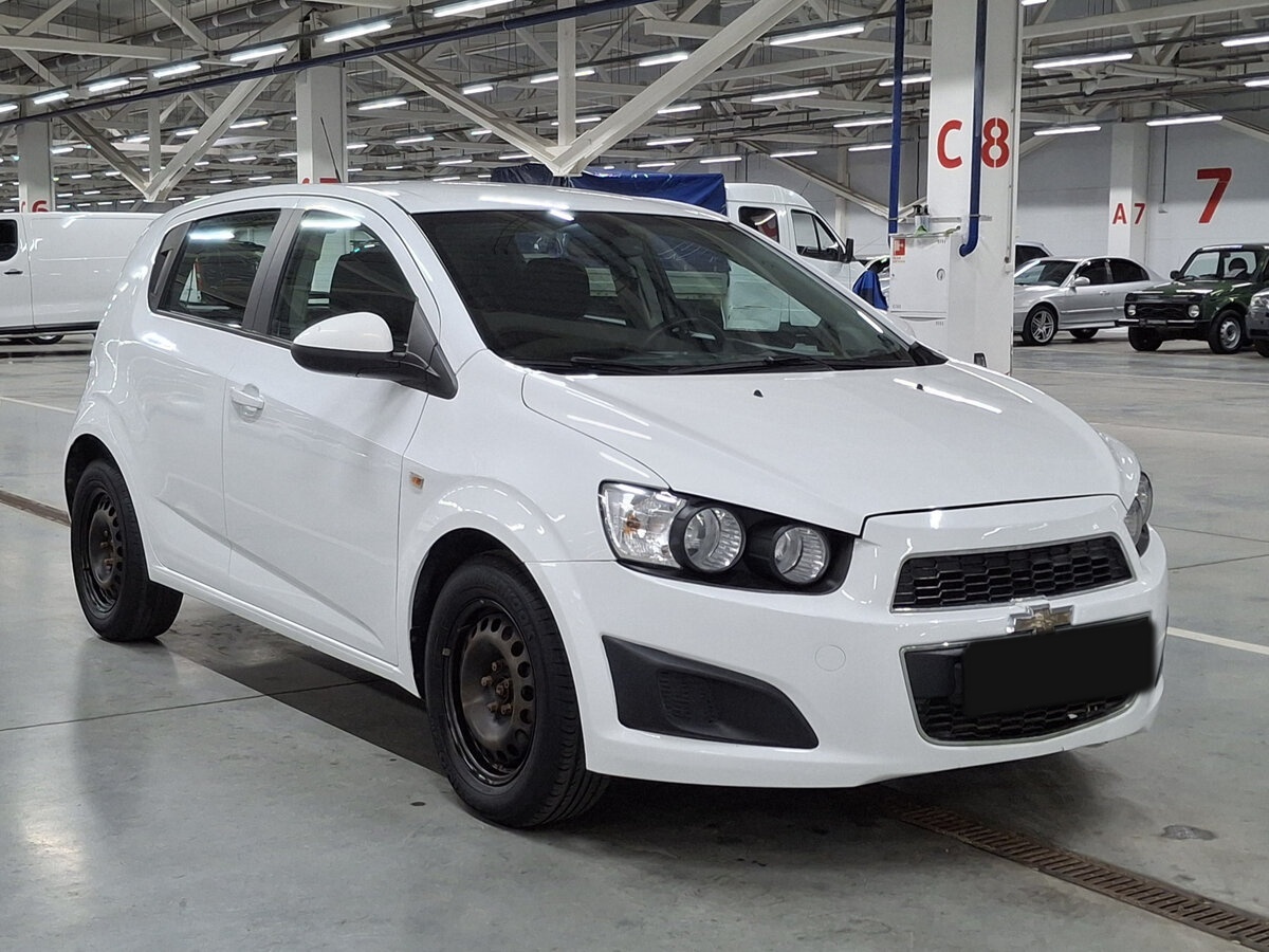 Chevrolet Aveo б/у, 2015, Автоматическая. Фото: #2
