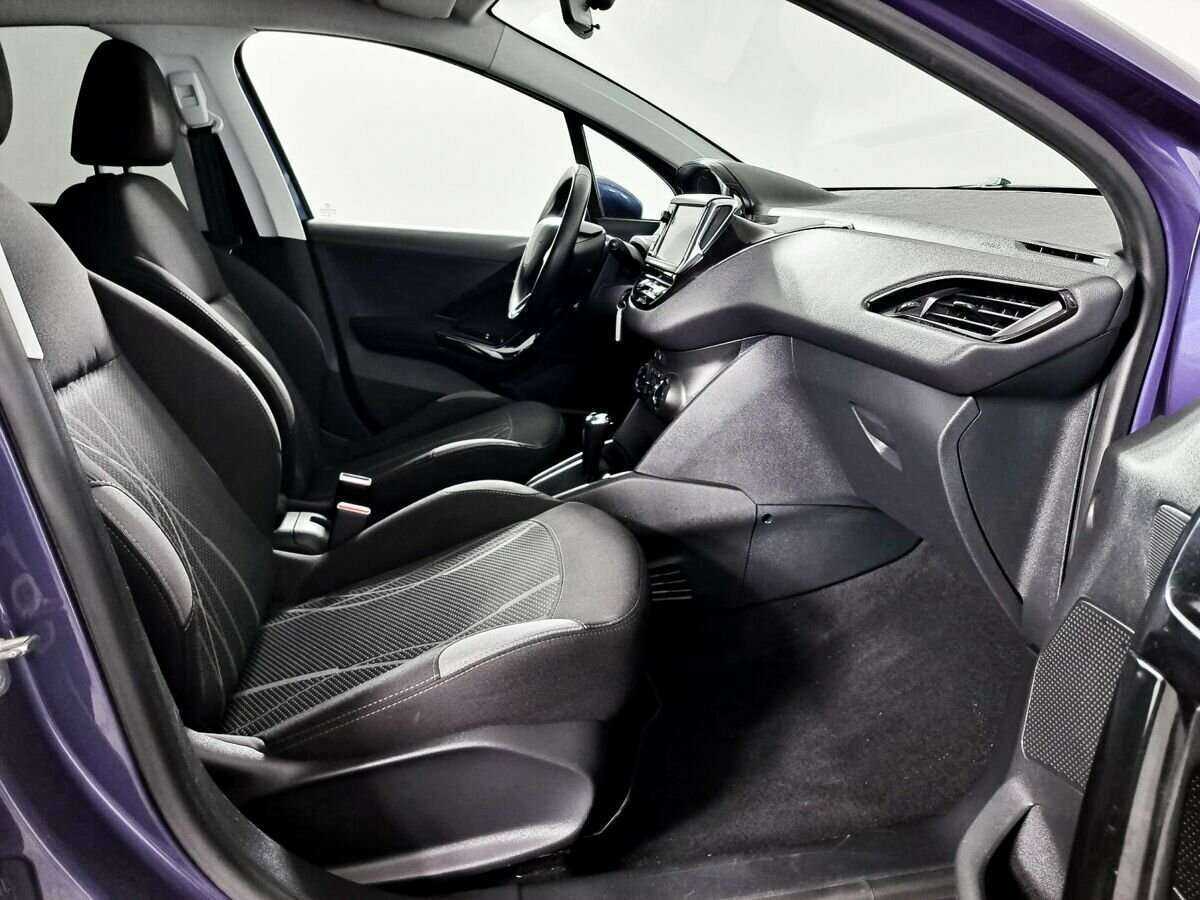 Peugeot 208 б/у, 2013, Автоматическая. Фото: #8