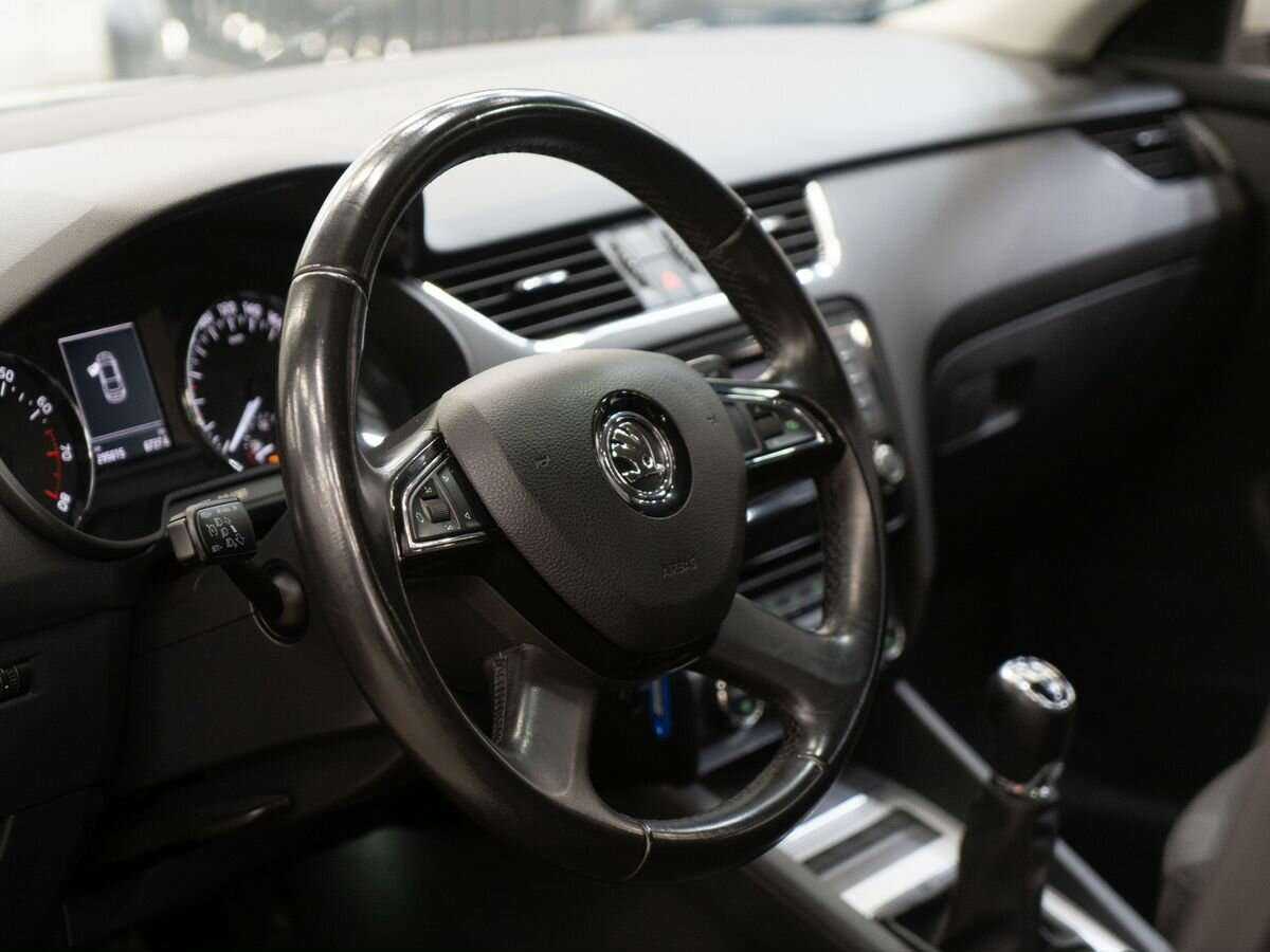 Skoda Octavia б/у, 2014, Механическая. Фото: #2