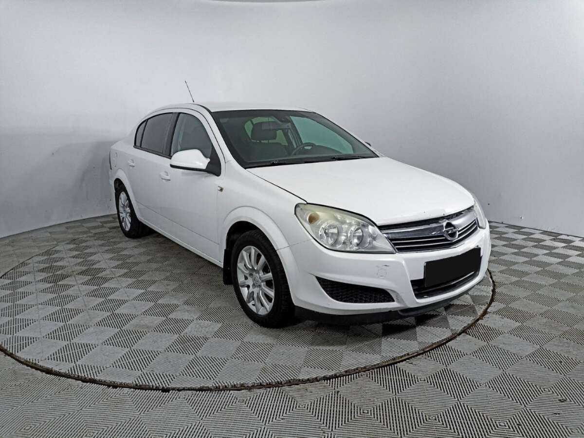 Opel Astra б/у, 2013, Механическая. Фото: #2