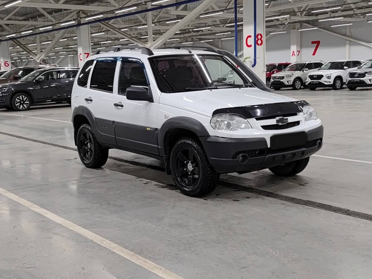 Chevrolet Niva б/у, 2017, Механическая. Фото: #2