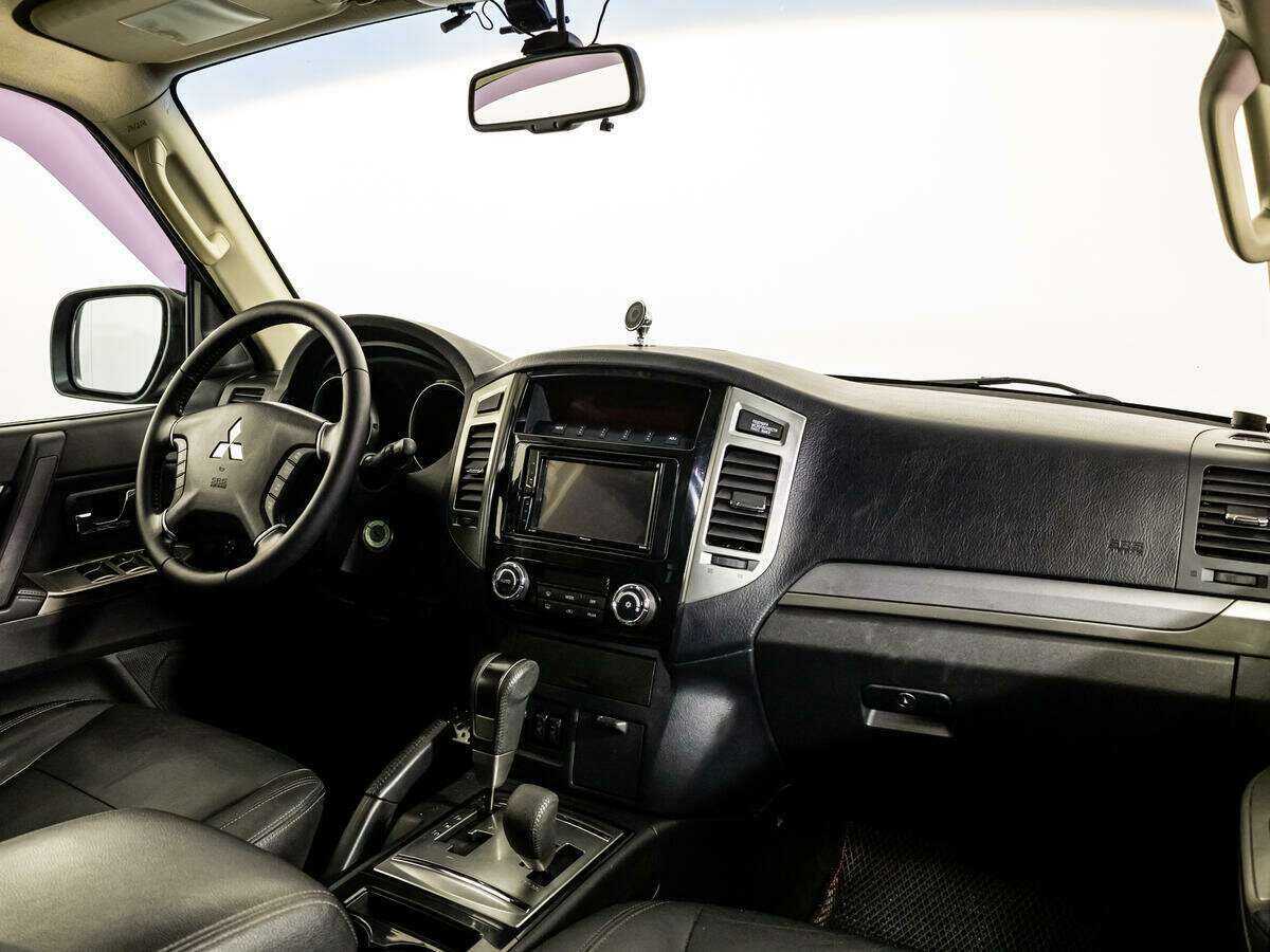 Mitsubishi Pajero б/у, 2015, Автоматическая. Фото: #8