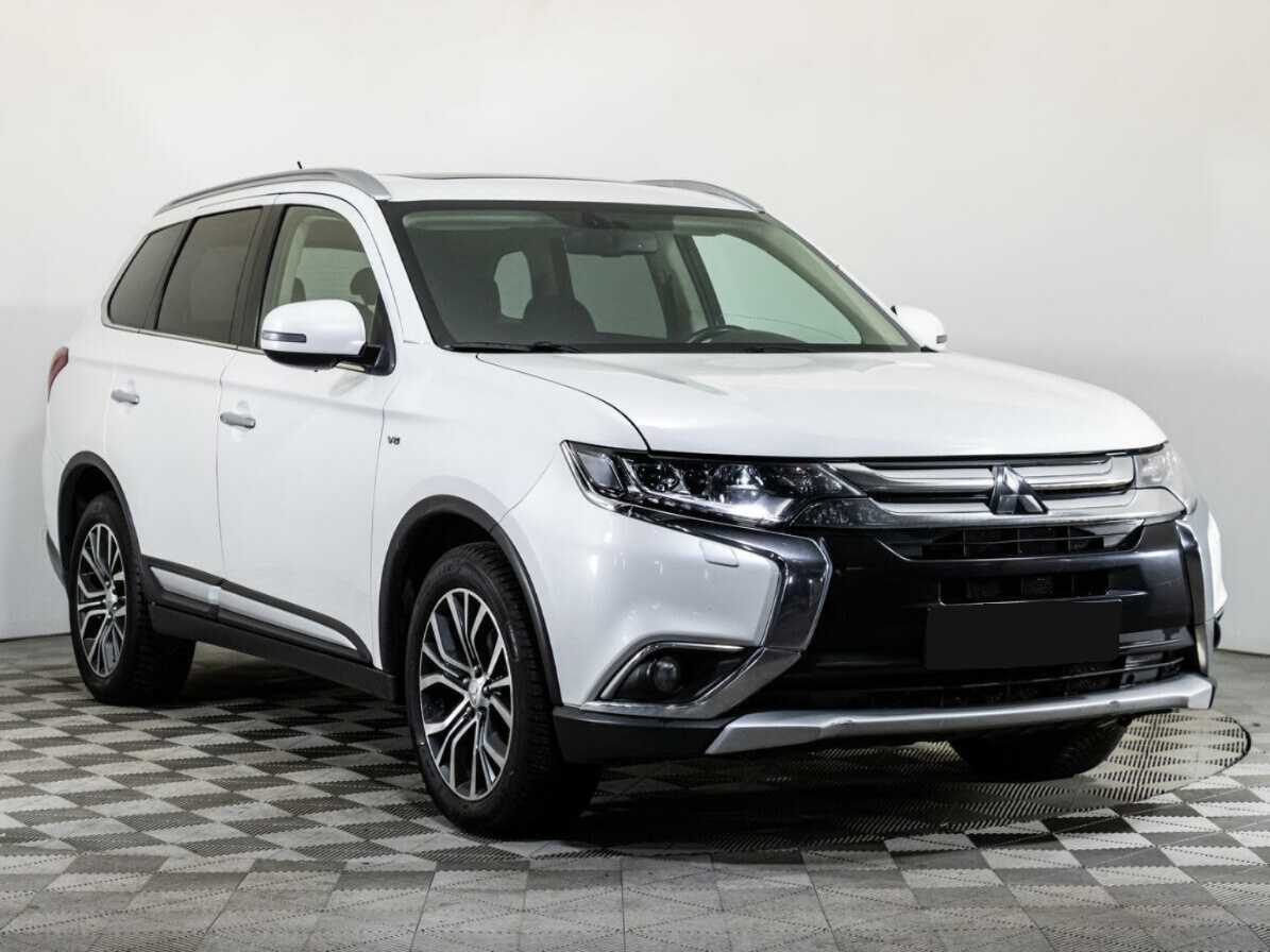 Mitsubishi Outlander б/у, 2016, Автоматическая. Фото: #2