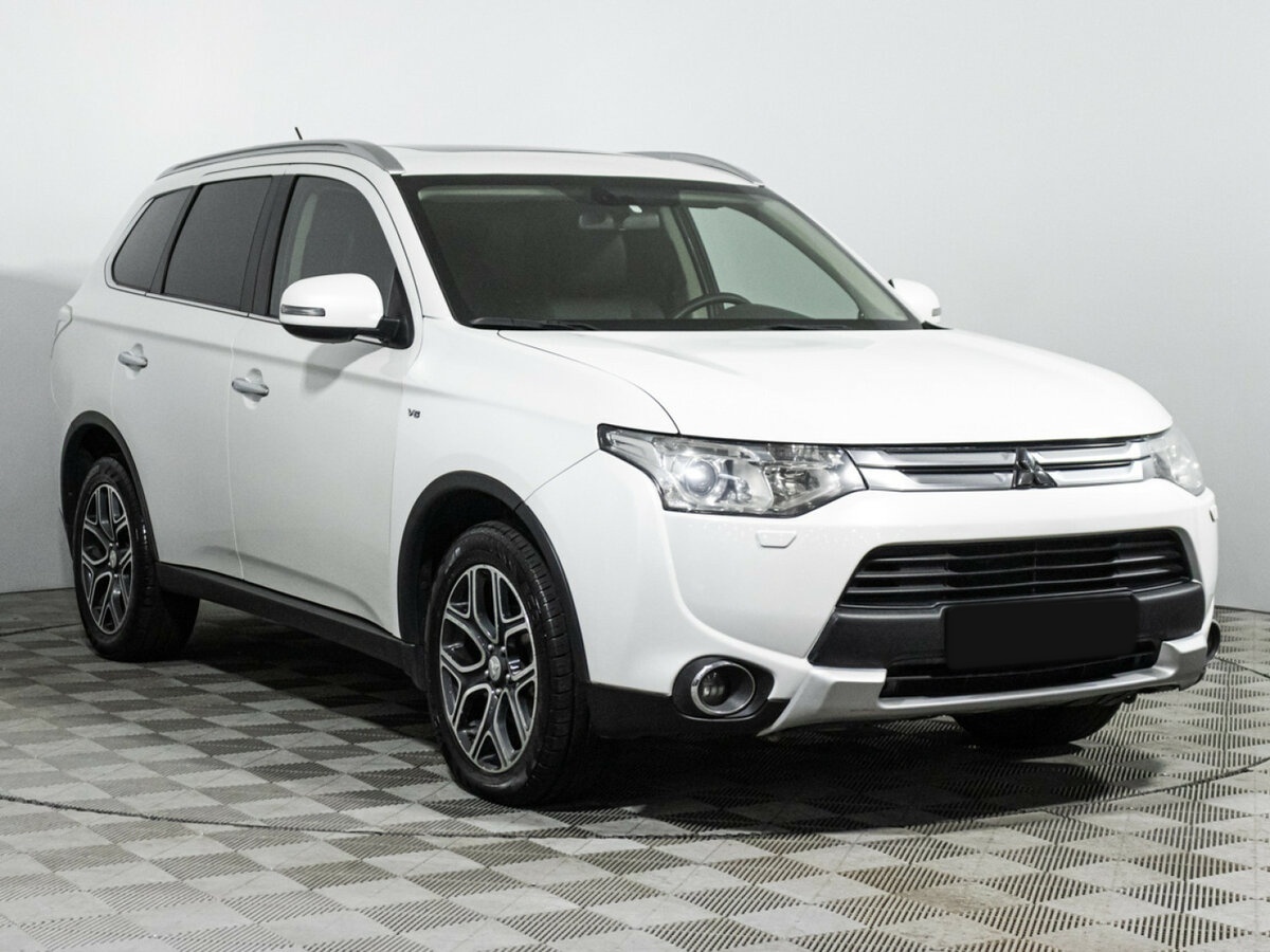 Mitsubishi Outlander б/у, 2014, Автоматическая. Фото: #2