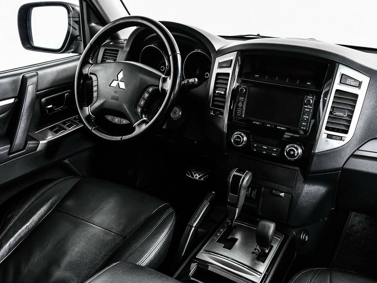 Mitsubishi Pajero б/у, 2015, Автоматическая. Фото: #8