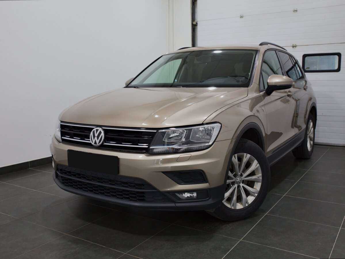 Volkswagen Tiguan б/у, 2018, Роботизированная. Посмотреть фото