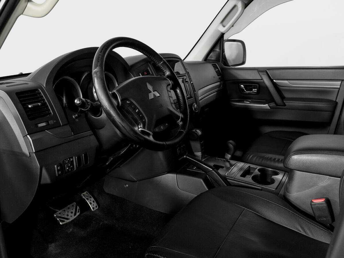 Mitsubishi Pajero б/у, 2014, Автоматическая. Фото: #15