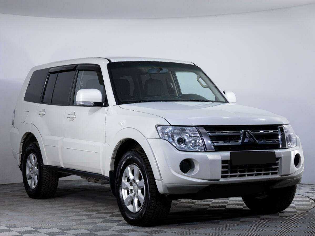 Mitsubishi Pajero б/у, 2013, Механическая. Фото: #1