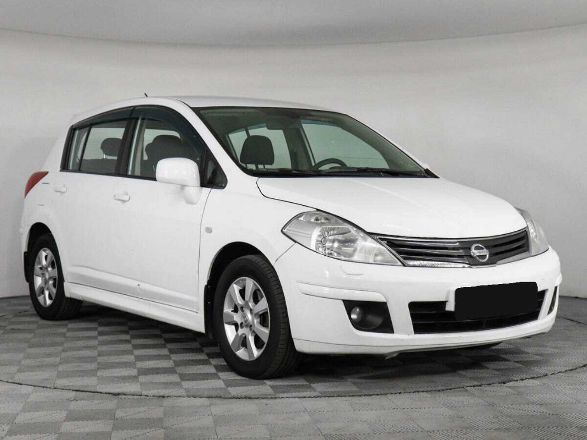 Nissan Tiida б/у, 2013, Автоматическая. Фото: #2