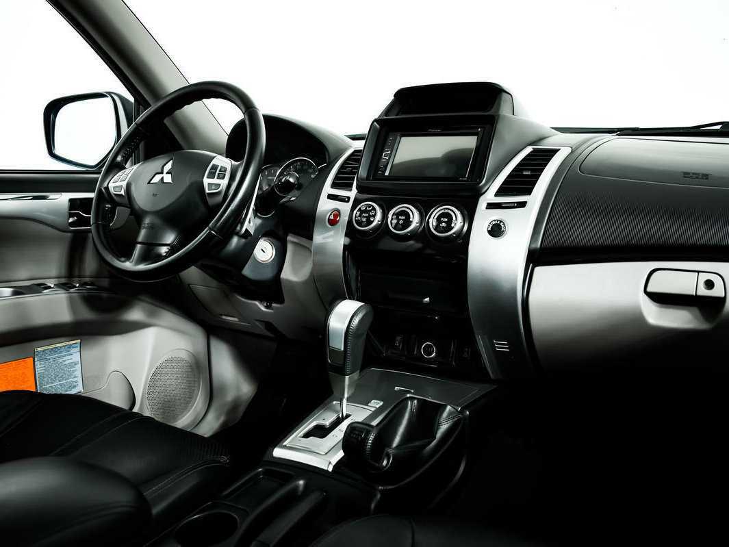 Mitsubishi Pajero Sport б/у, 2014, Автоматическая. Фото: #8