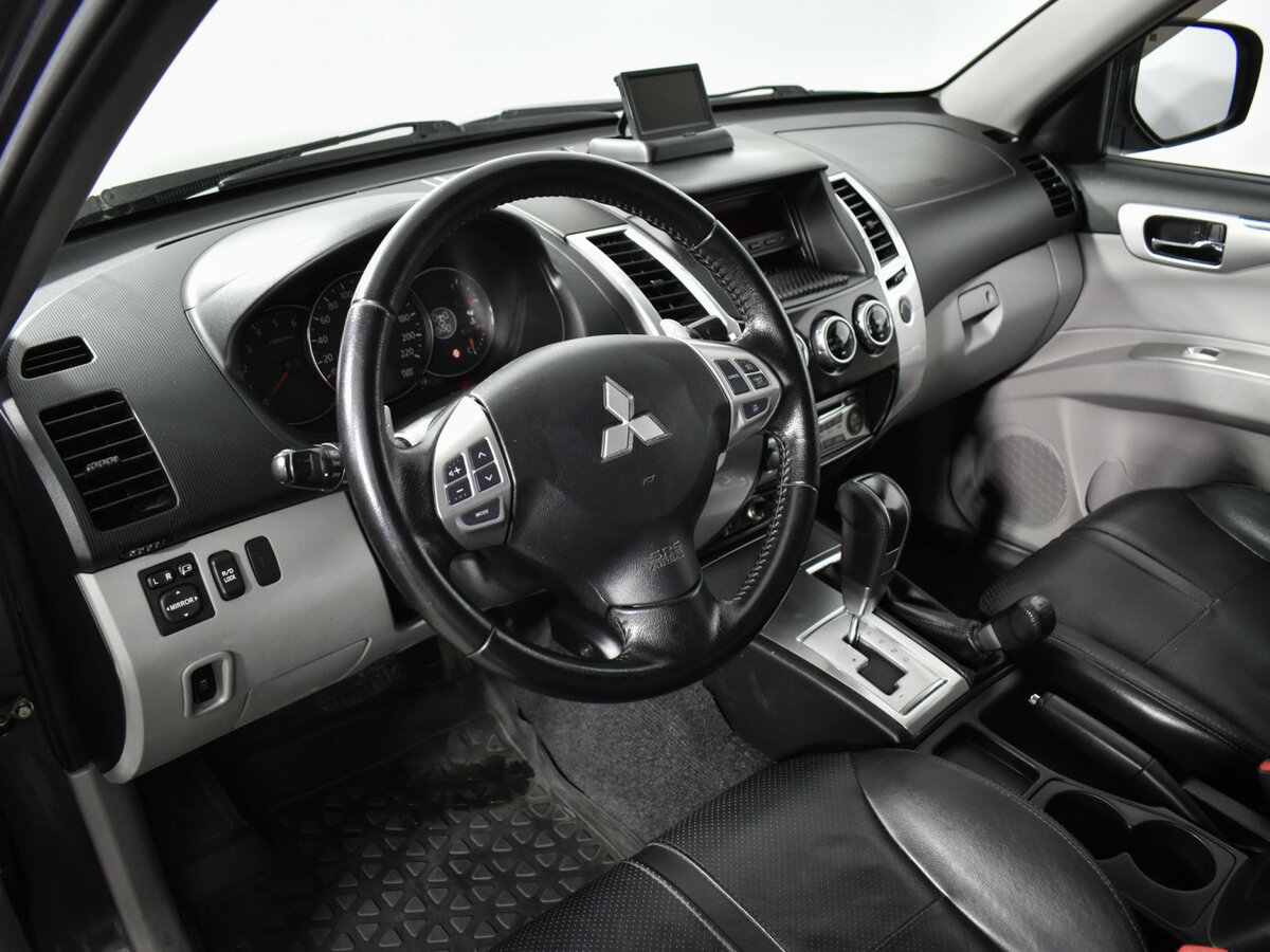 Mitsubishi Pajero Sport б/у, 2012, Автоматическая. Фото: #6