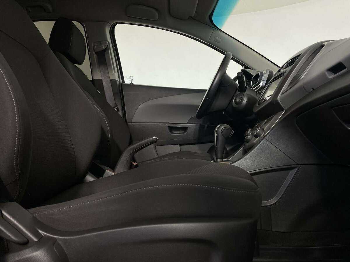 Chevrolet Aveo б/у, 2015, Автоматическая. Фото: #11