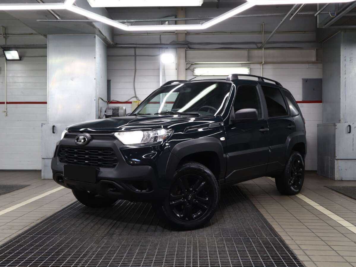 Lada (ВАЗ) Niva б/у, 2023, Механическая. Посмотреть фото