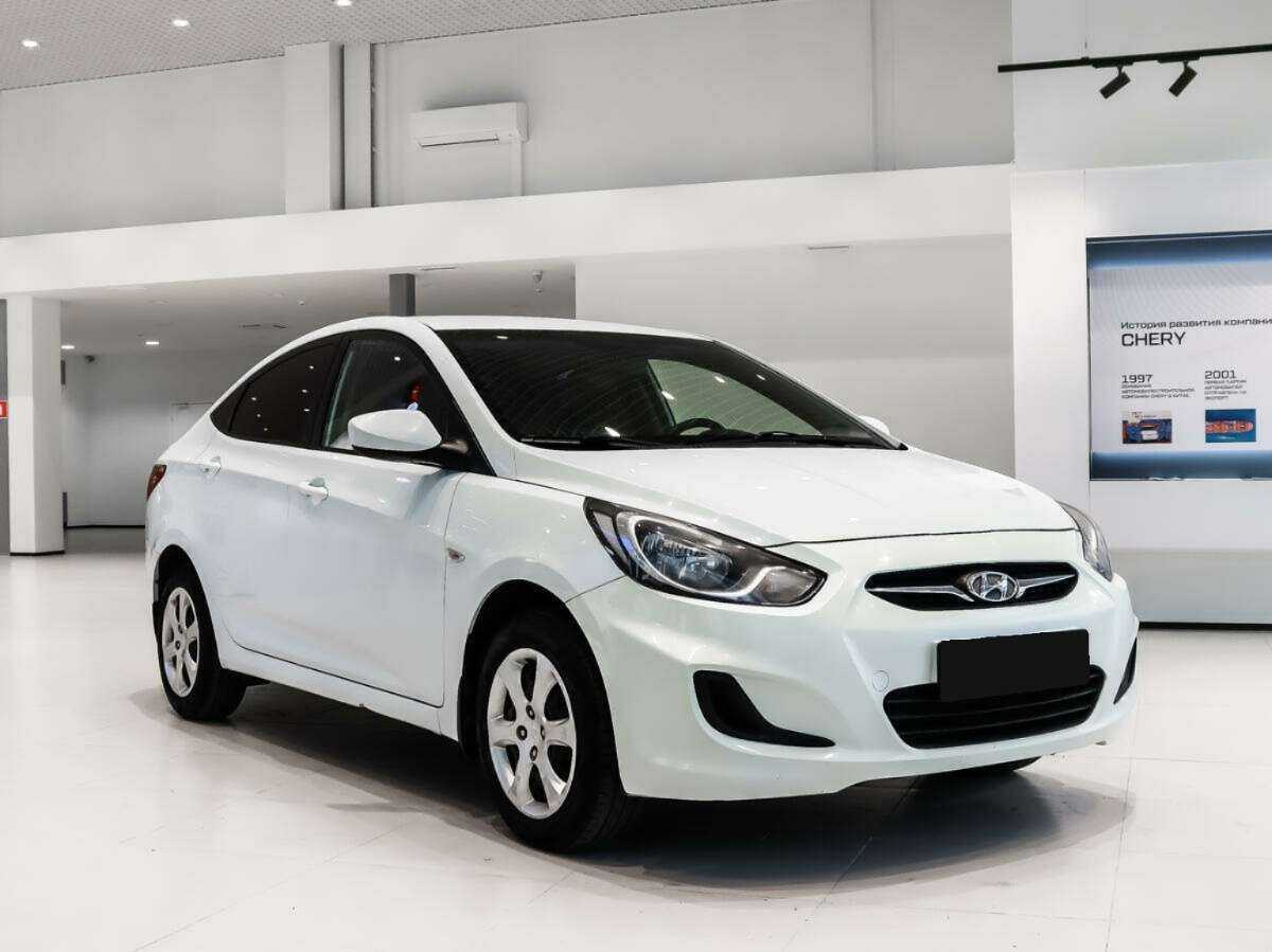 Hyundai Solaris б/у, 2012, Автоматическая. Фото: #2