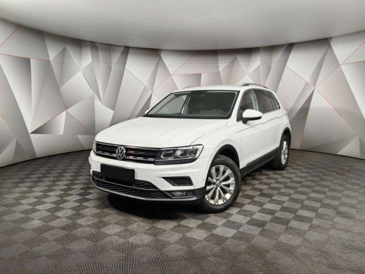 Volkswagen Tiguan б/у, 2018, Роботизированная. Посмотреть фото