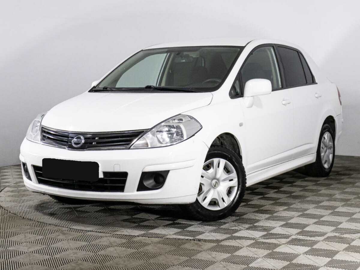 Nissan Tiida б/у, 2013, Механическая. Фото: #0