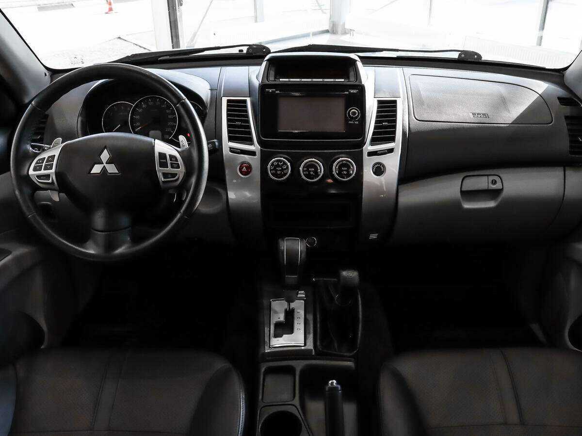 Mitsubishi Pajero Sport б/у, 2015, Автоматическая. Фото: #12