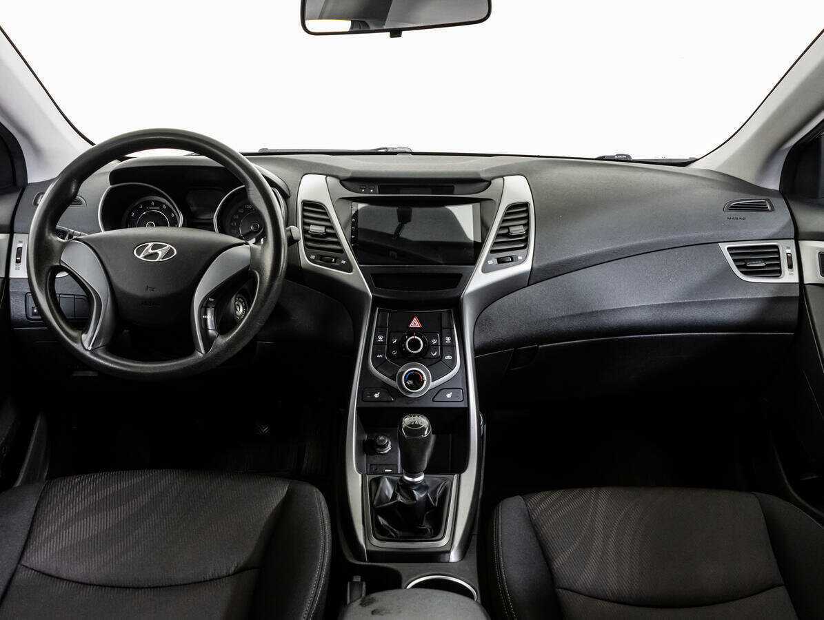 Hyundai Elantra б/у, 2015, Механическая. Фото: #9