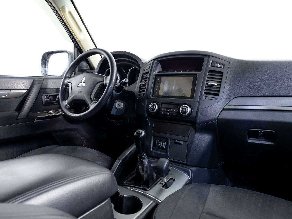 Mitsubishi Pajero б/у, 2013, Механическая. Фото: #7