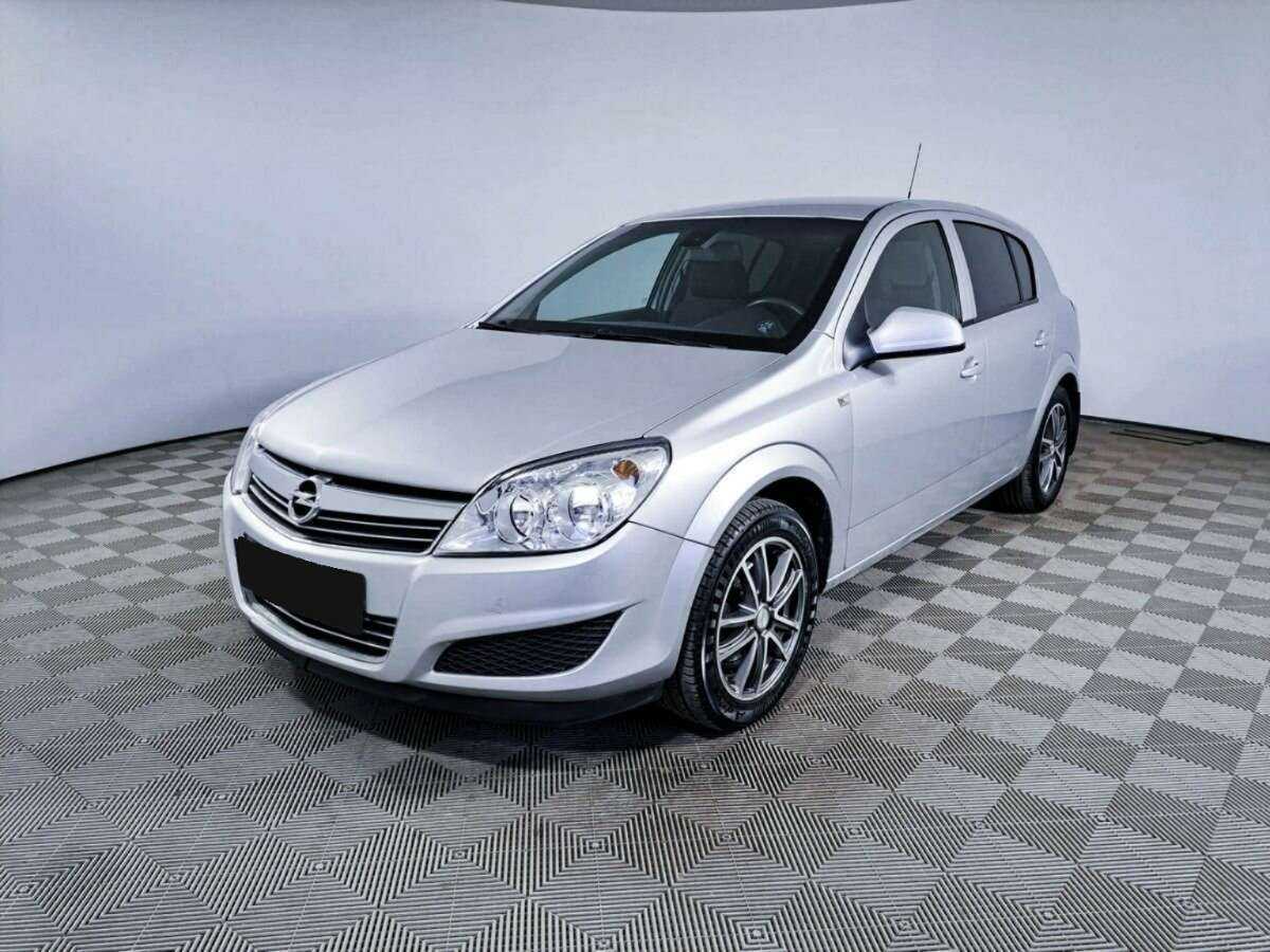 Opel Astra б/у, 2013, Механическая. Фото: #0
